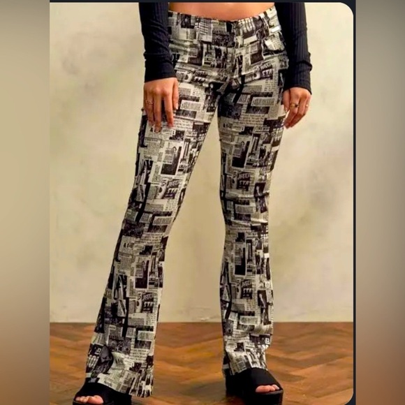 Urban outfitters newsprint pants size 4 $88 boho flare white spring y2k classic - Picture 1 of 2